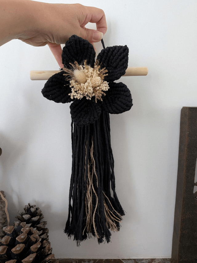 Fleur en macramé à suspendre 