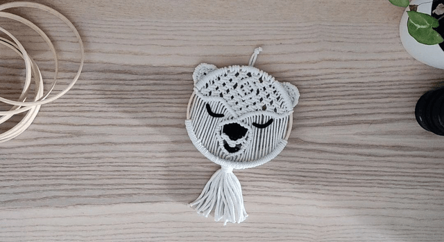 Décoration murale en macramé - Modèle "OURS POLAIRE" (1)