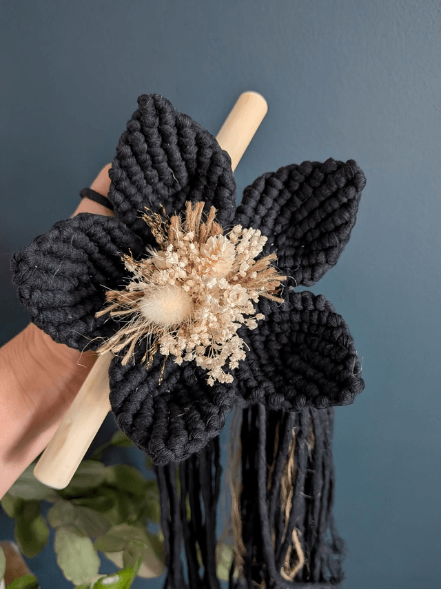 Fleur en macramé à suspendre 