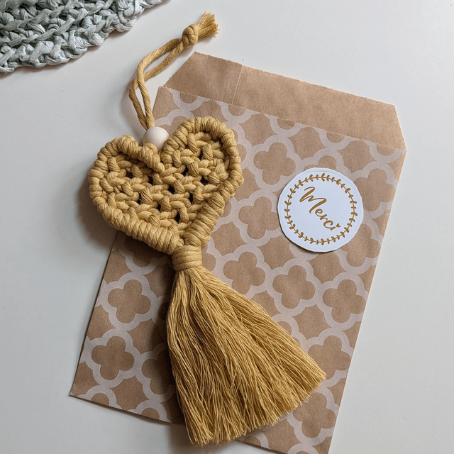 Cœur à suspendre en macramé