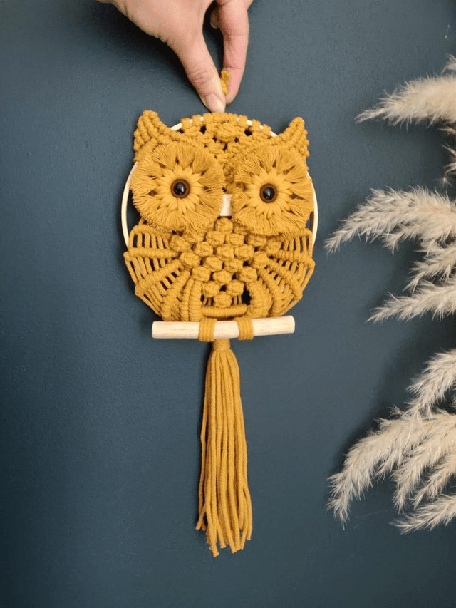 Hibou macramé "Jaune moutarde" (moyen)