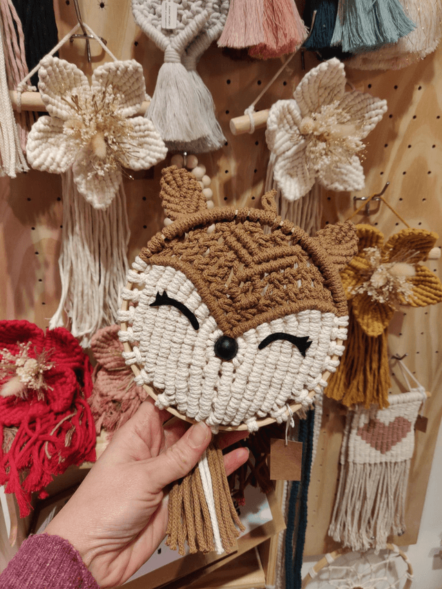 Décoration murale en macramé - Modèle "BICHE"