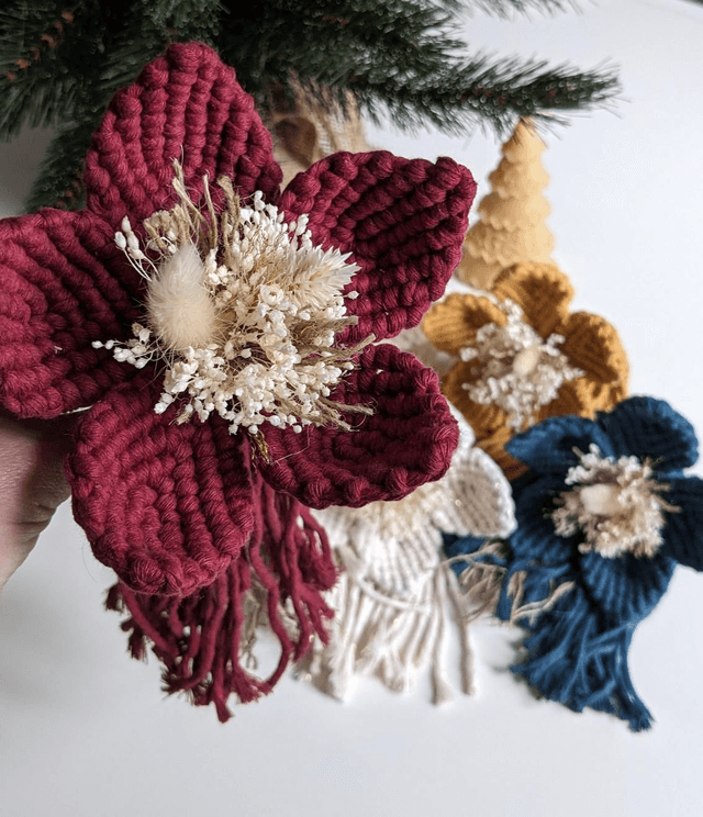 Fleur en macramé à poser 